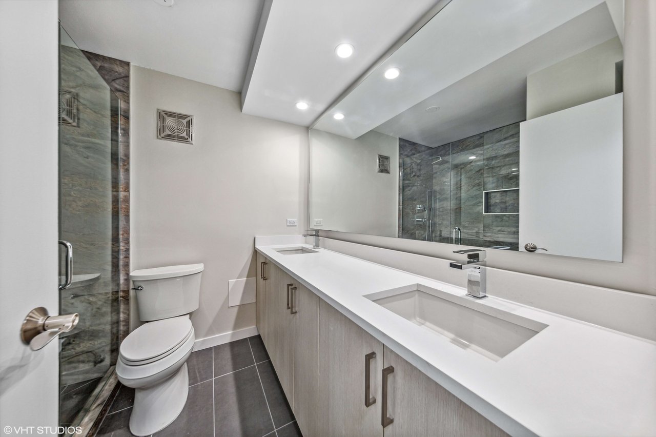 111 E Chestnut St #44B, Chicago, IL 60611