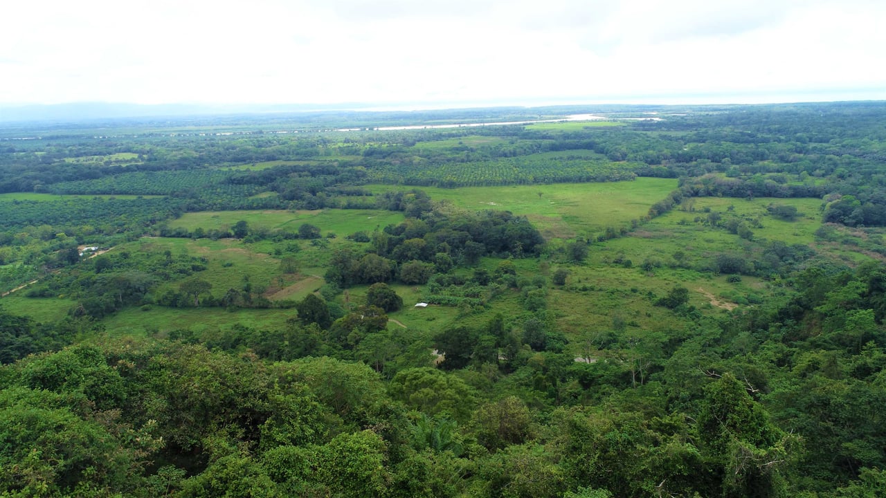 9 acres property with 360 panoramic views and 80m highway frontage