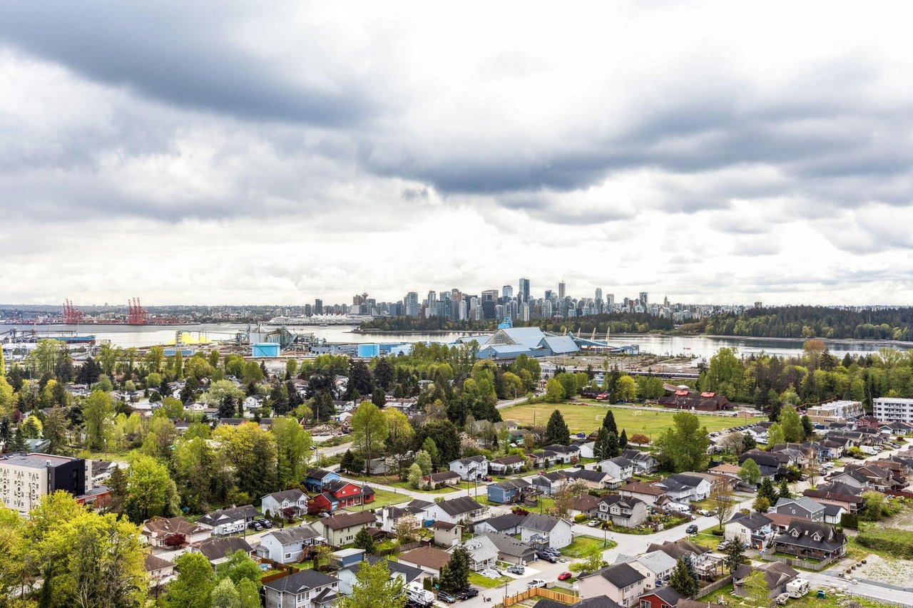 2105-200 Klahanie Ct