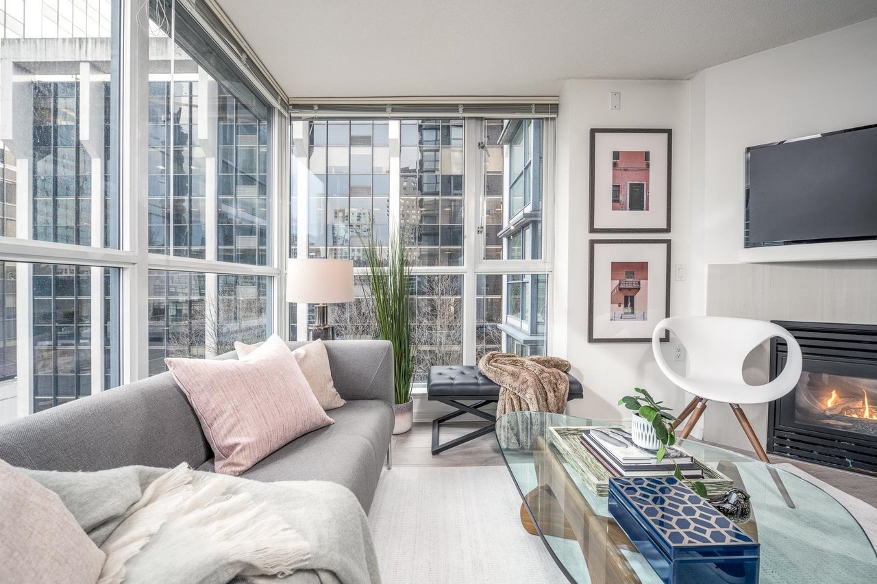 702-1068 Hornby Street, Vancouver
