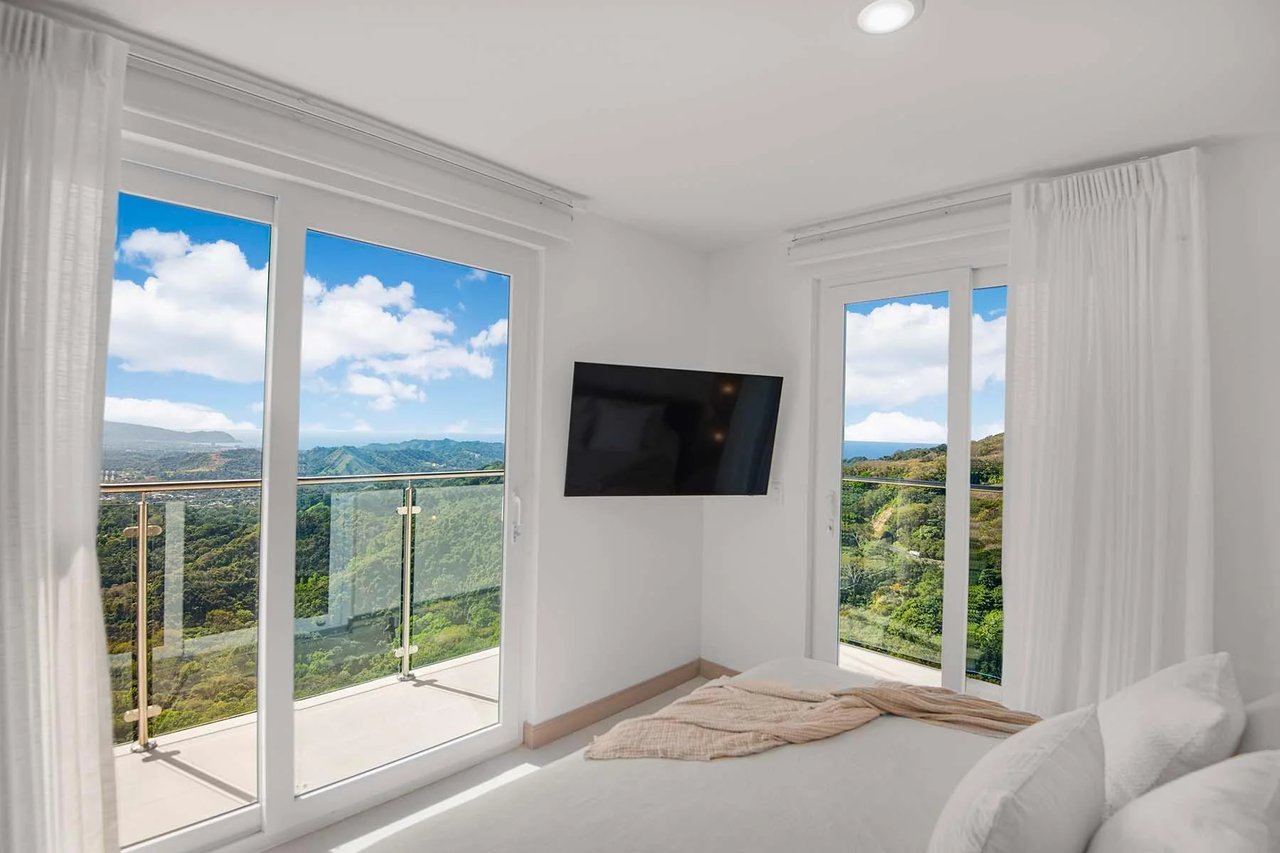 Luxury Oceanview Corner Penthouse, Jaco, Puntarenas