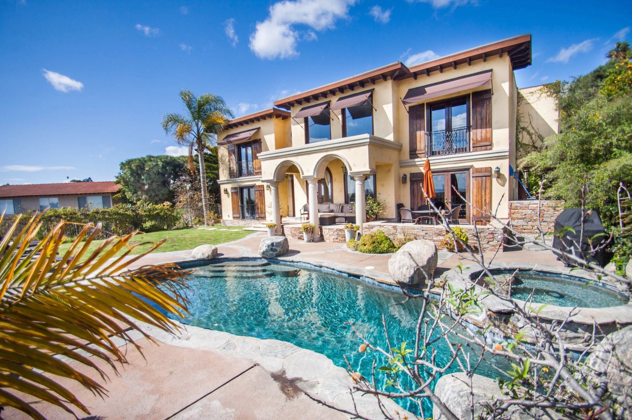 Spanish Colonial Villa In Los Feliz Estates