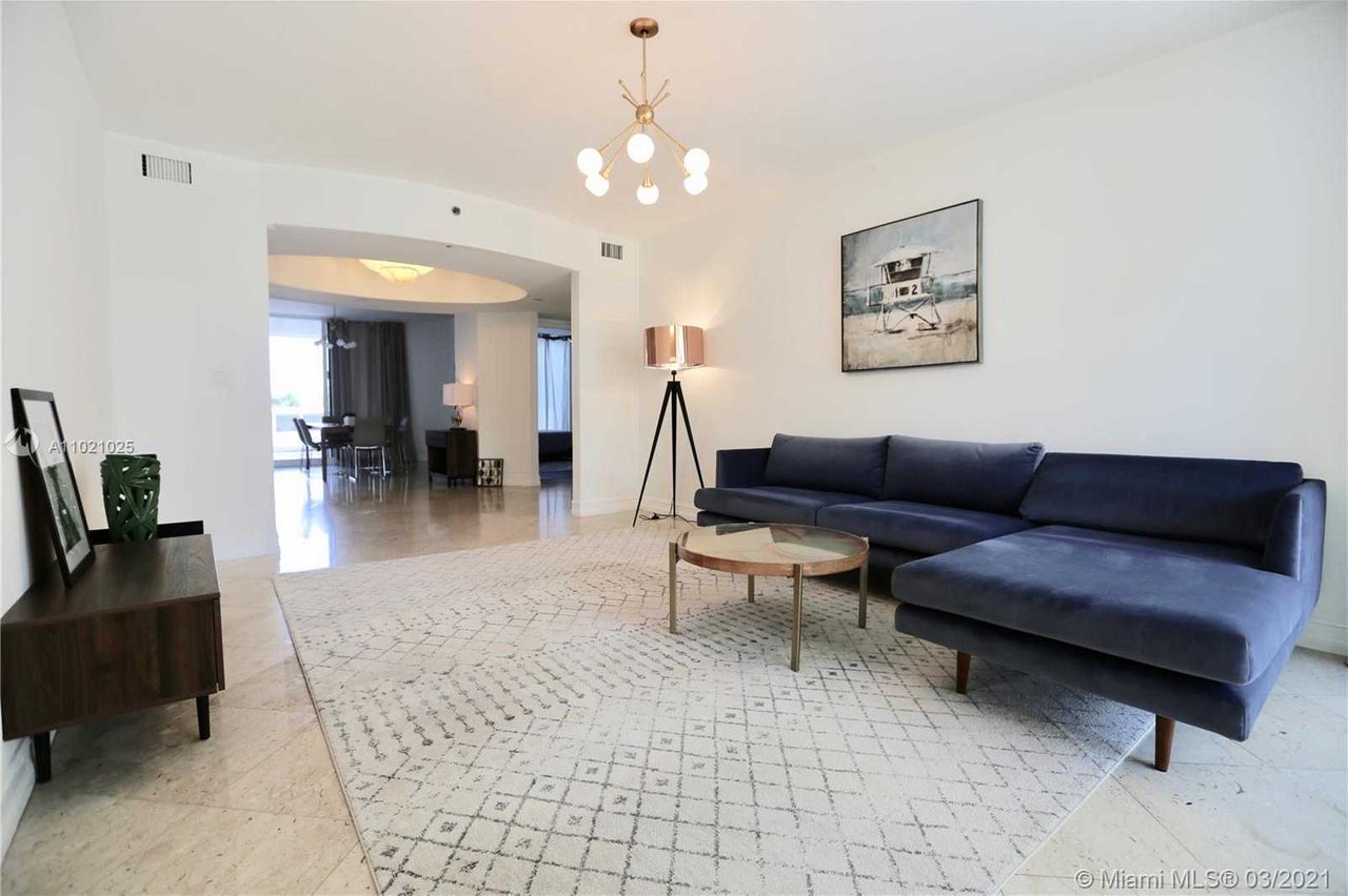19111 Collins Avenue #107-lanai