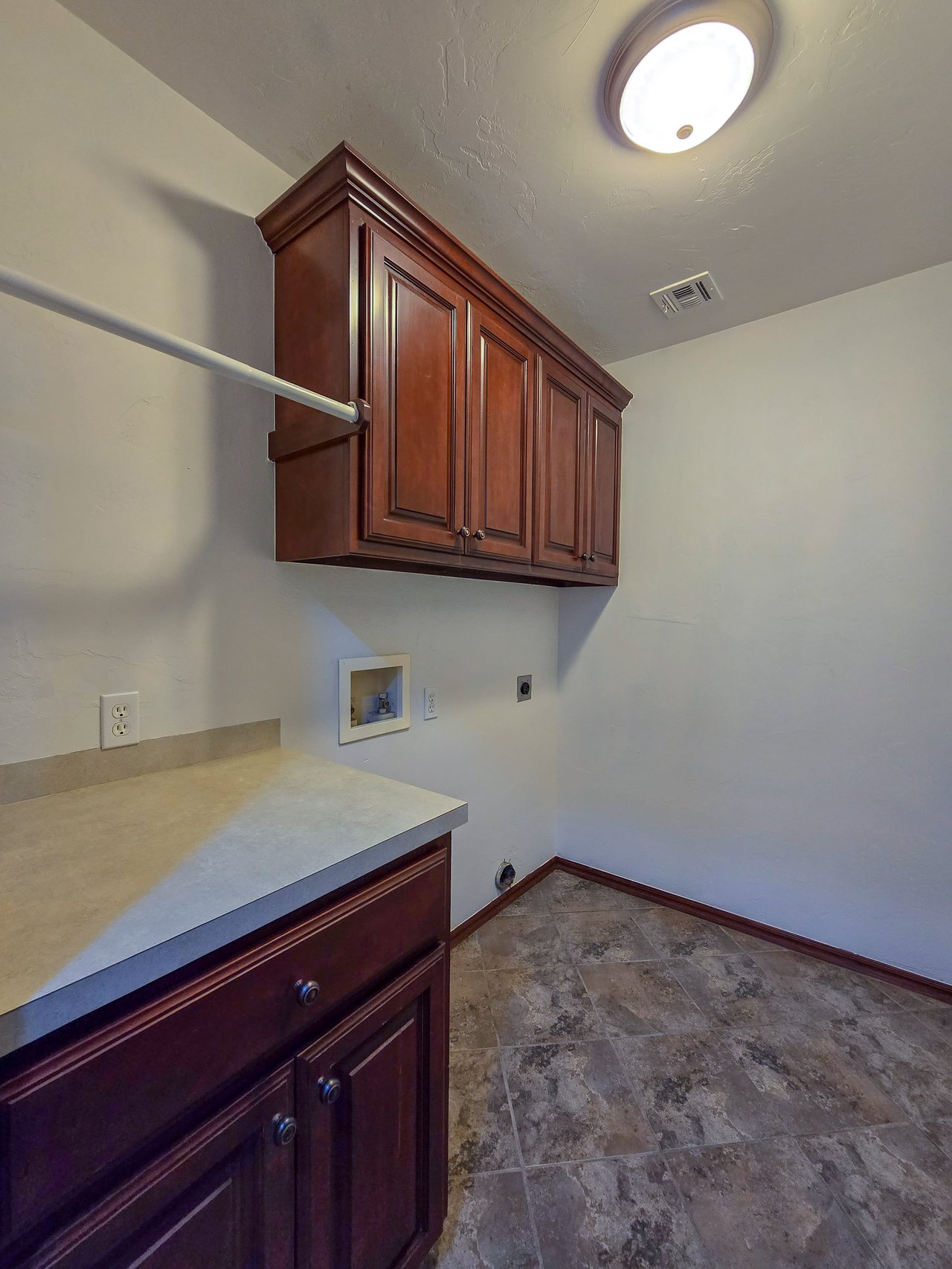 1211 Orchard Dr