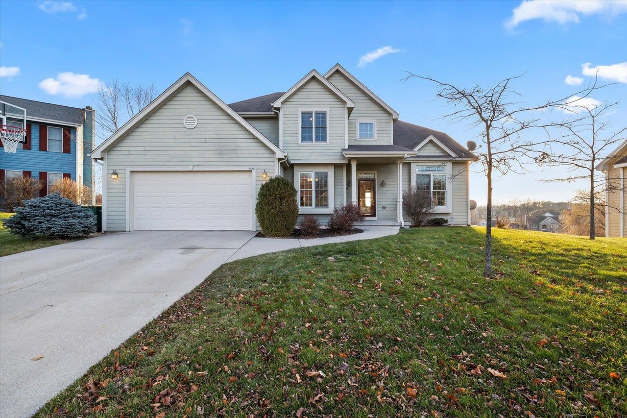 This is the front of the home at 1928 Valley Court in Grafton Wisconsin