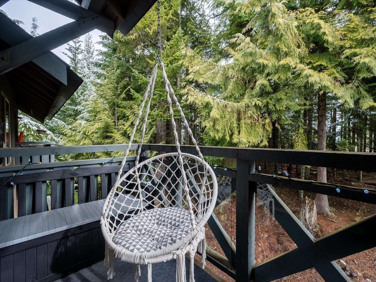 209-3070 Hillcrest Drive, Whistler