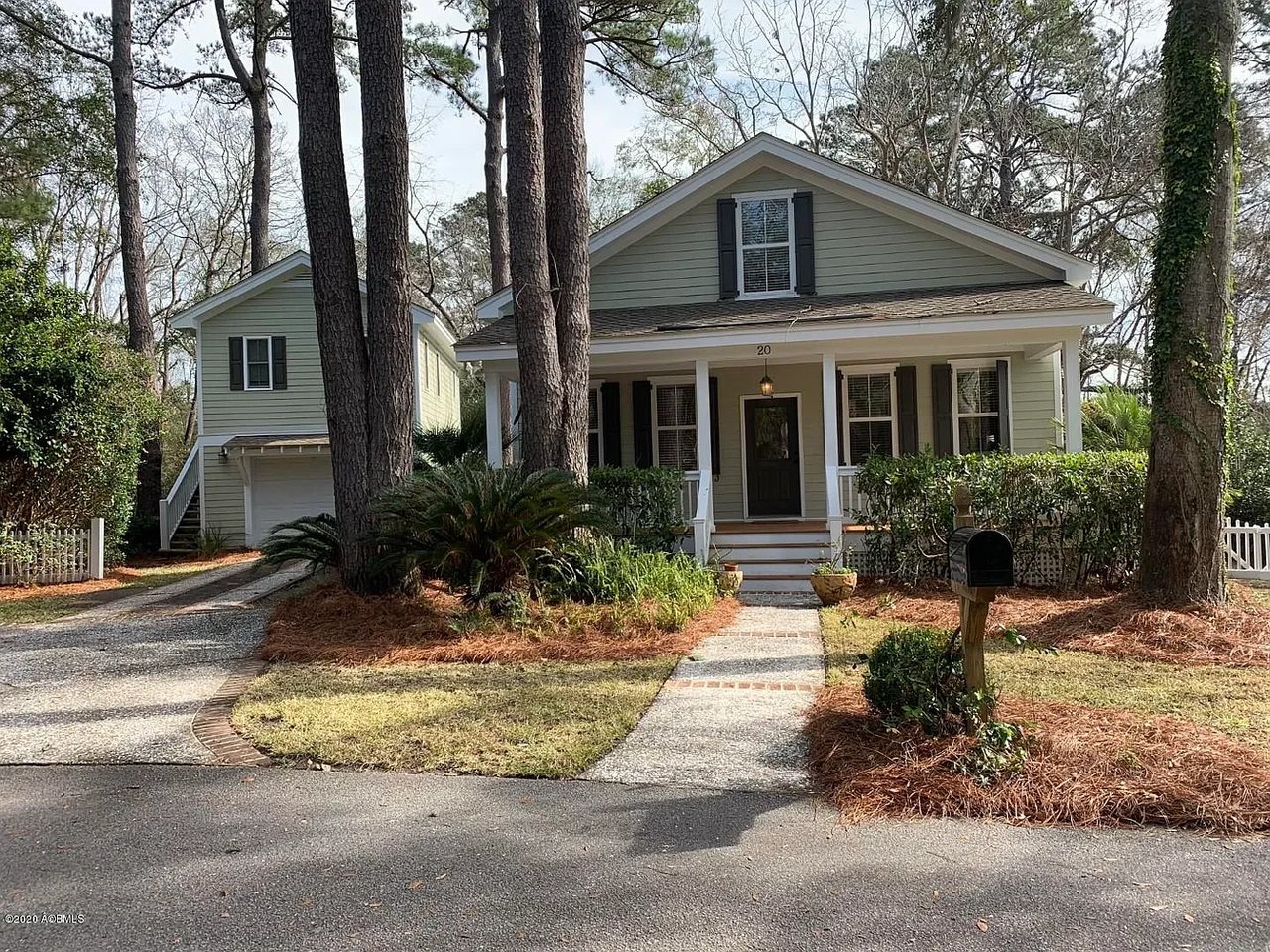 20 River Dr
