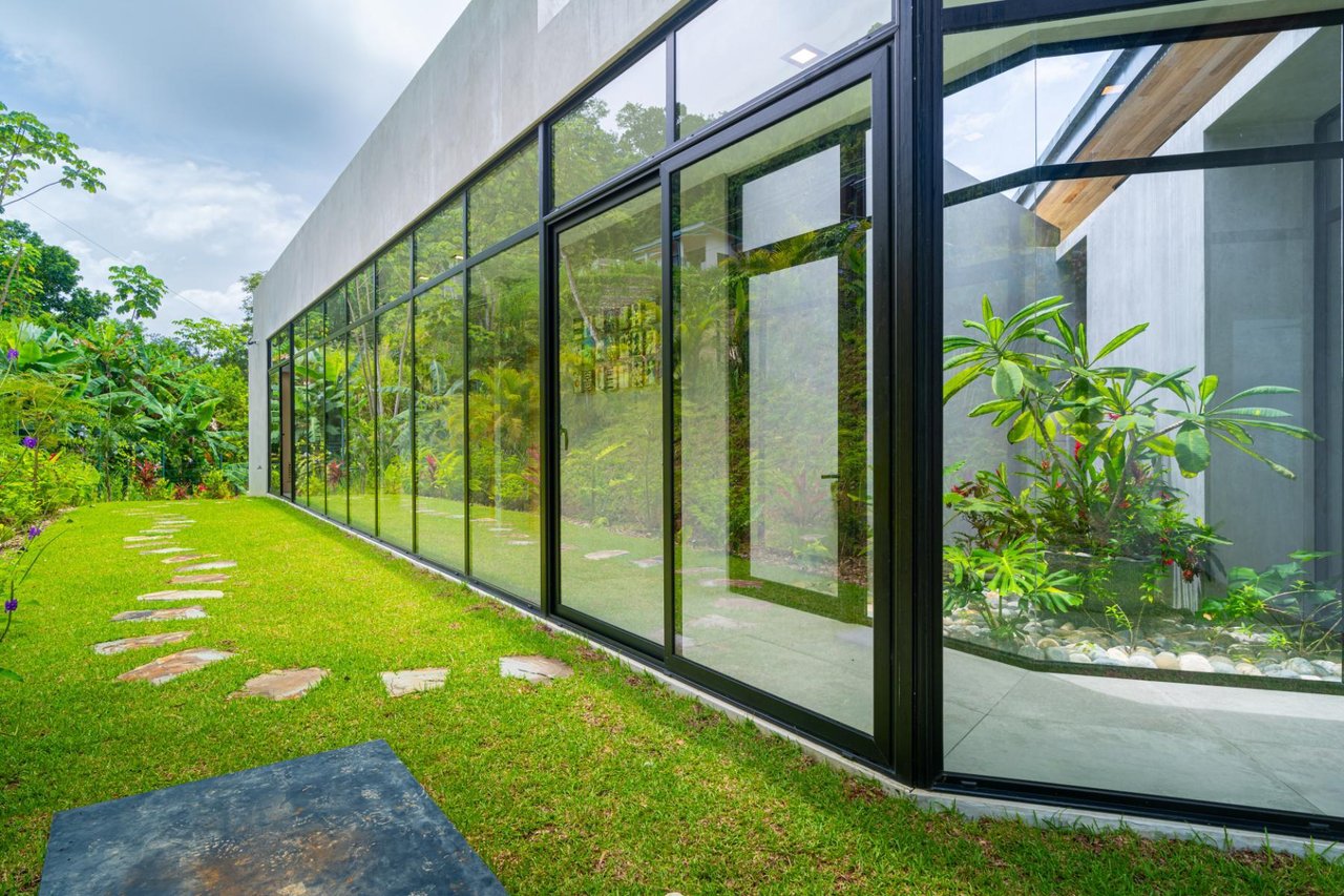 Solar Powered Ocean View Residence, Ojochal, Puntarenas