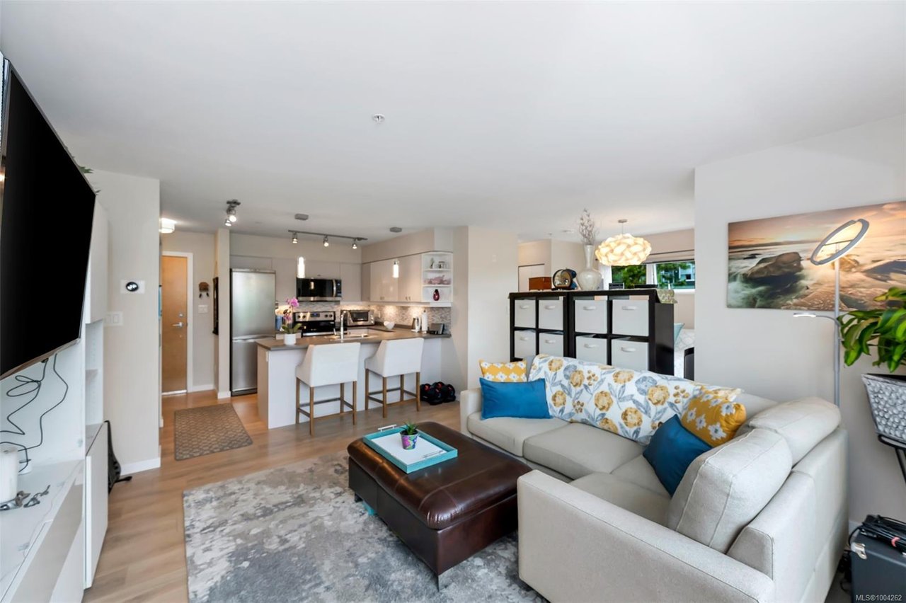 208-787 TYEE Rd, Victoria