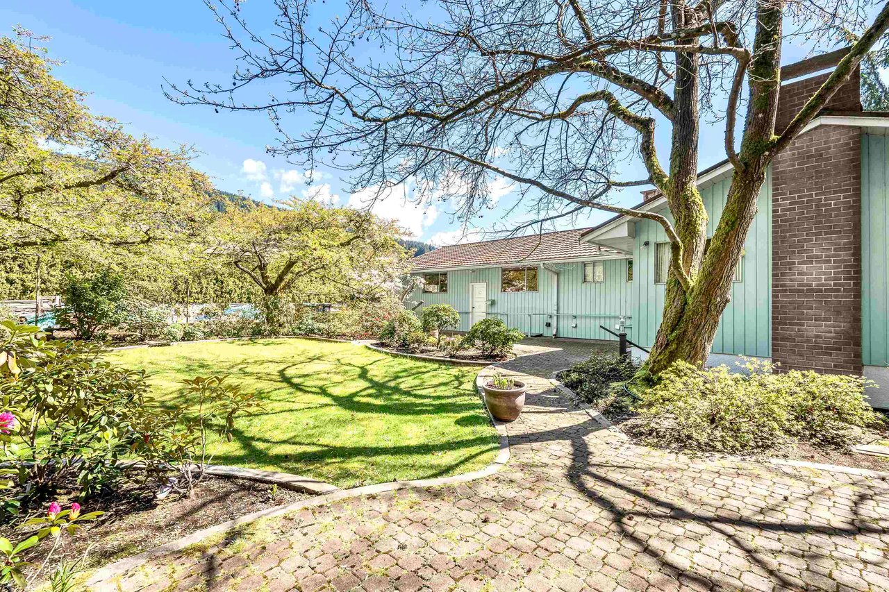 580 Granada Cres