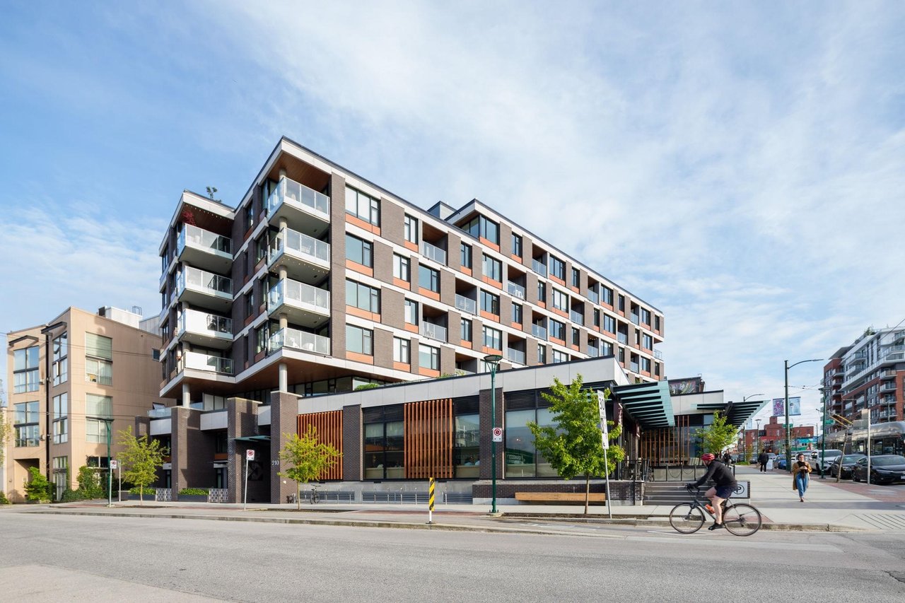 801-210 E 5th Ave
