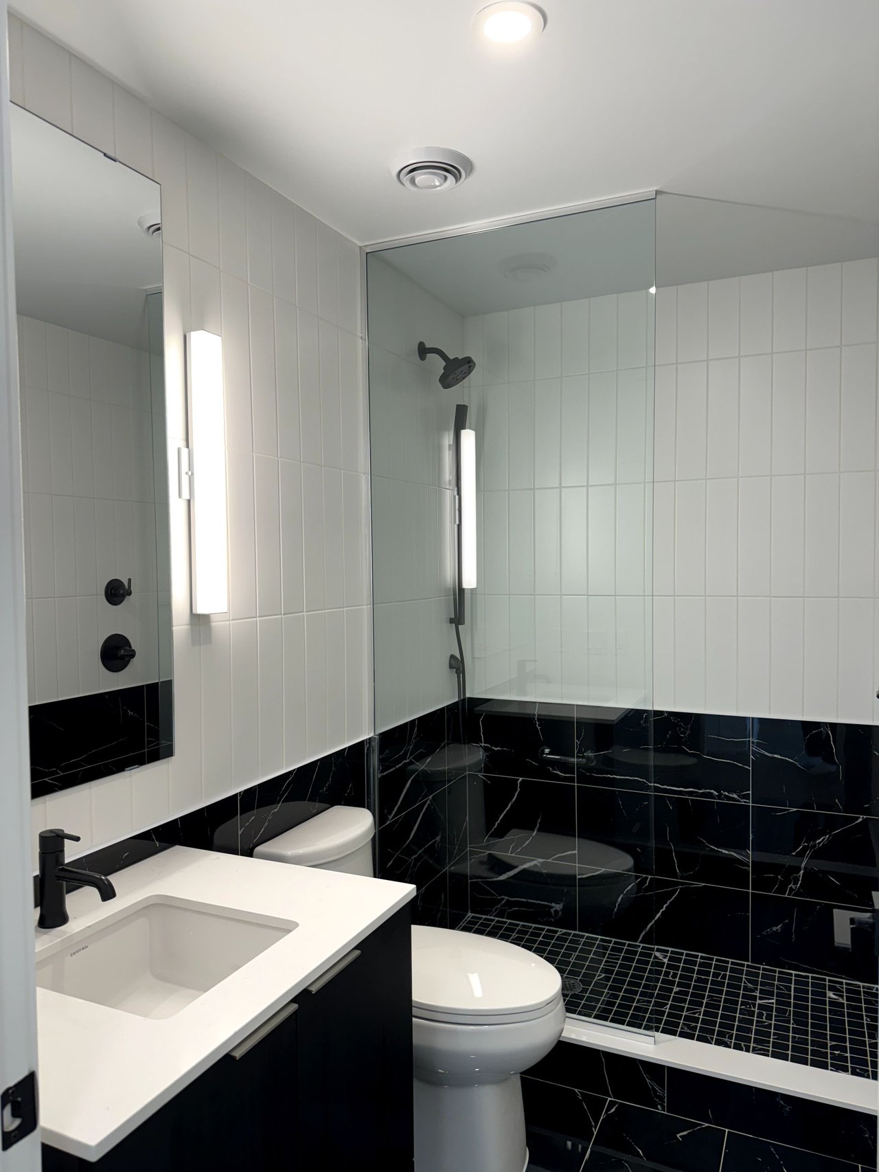 327 King St W Unit: 2501