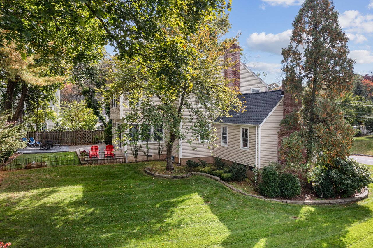 53 Colonial Way