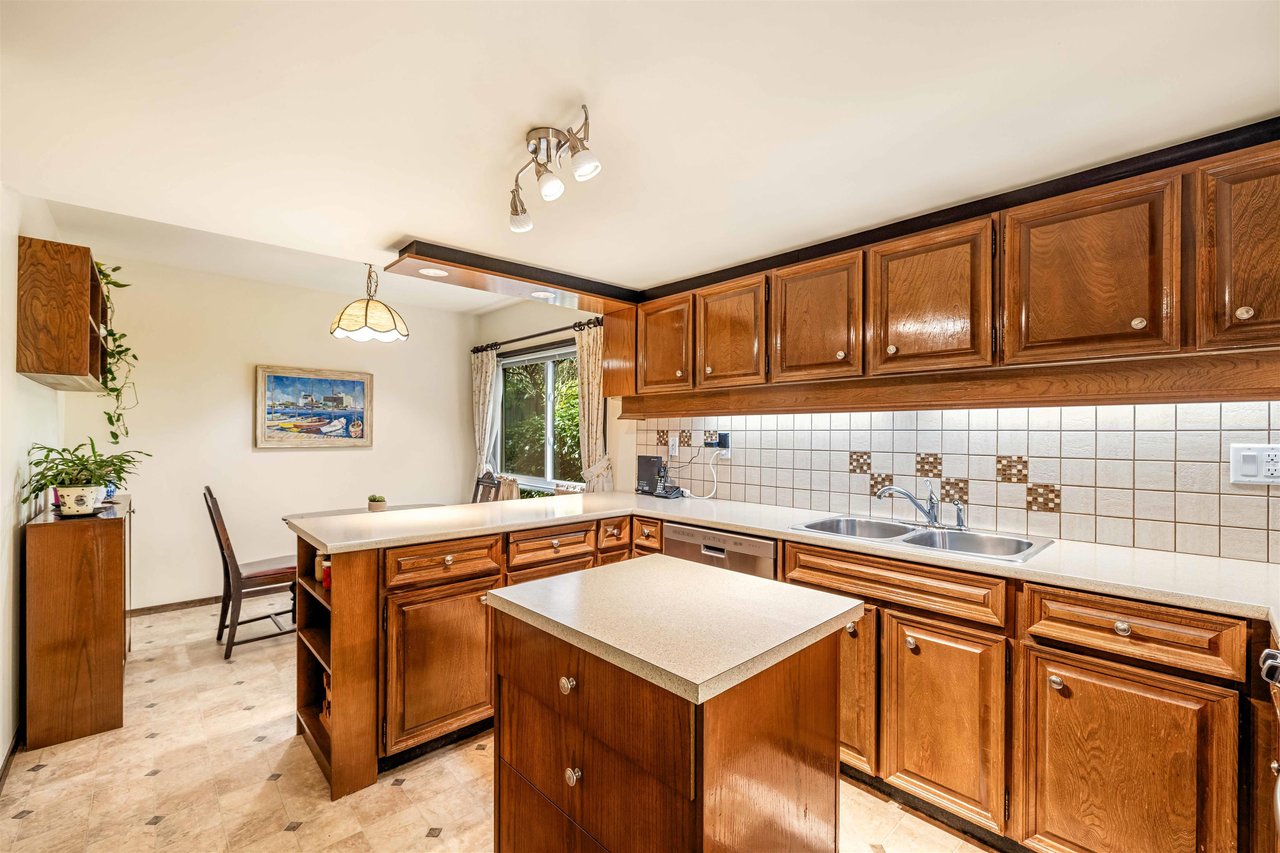 7-4957 Marine Dr