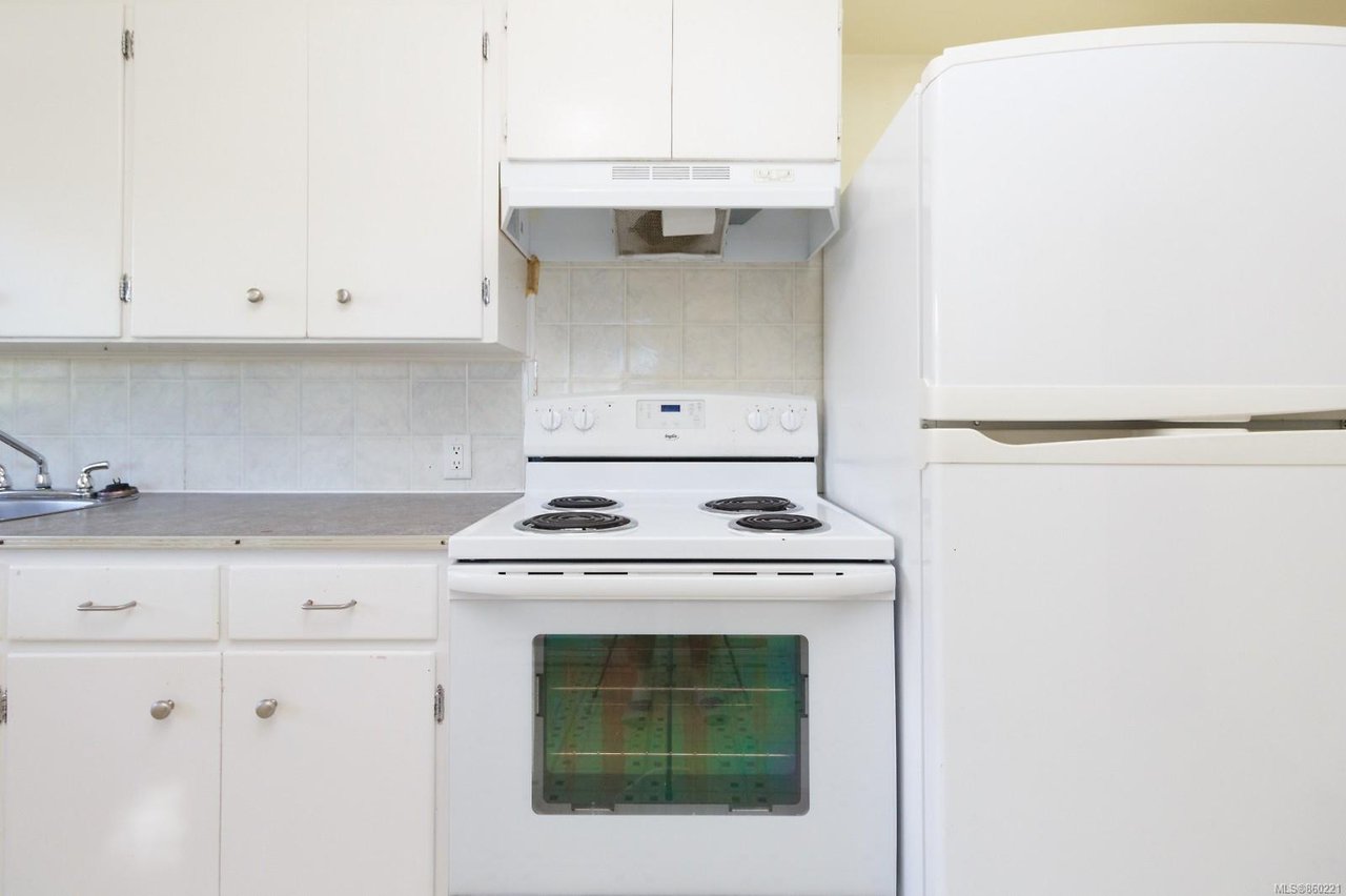 872 Old Esquimalt Rd