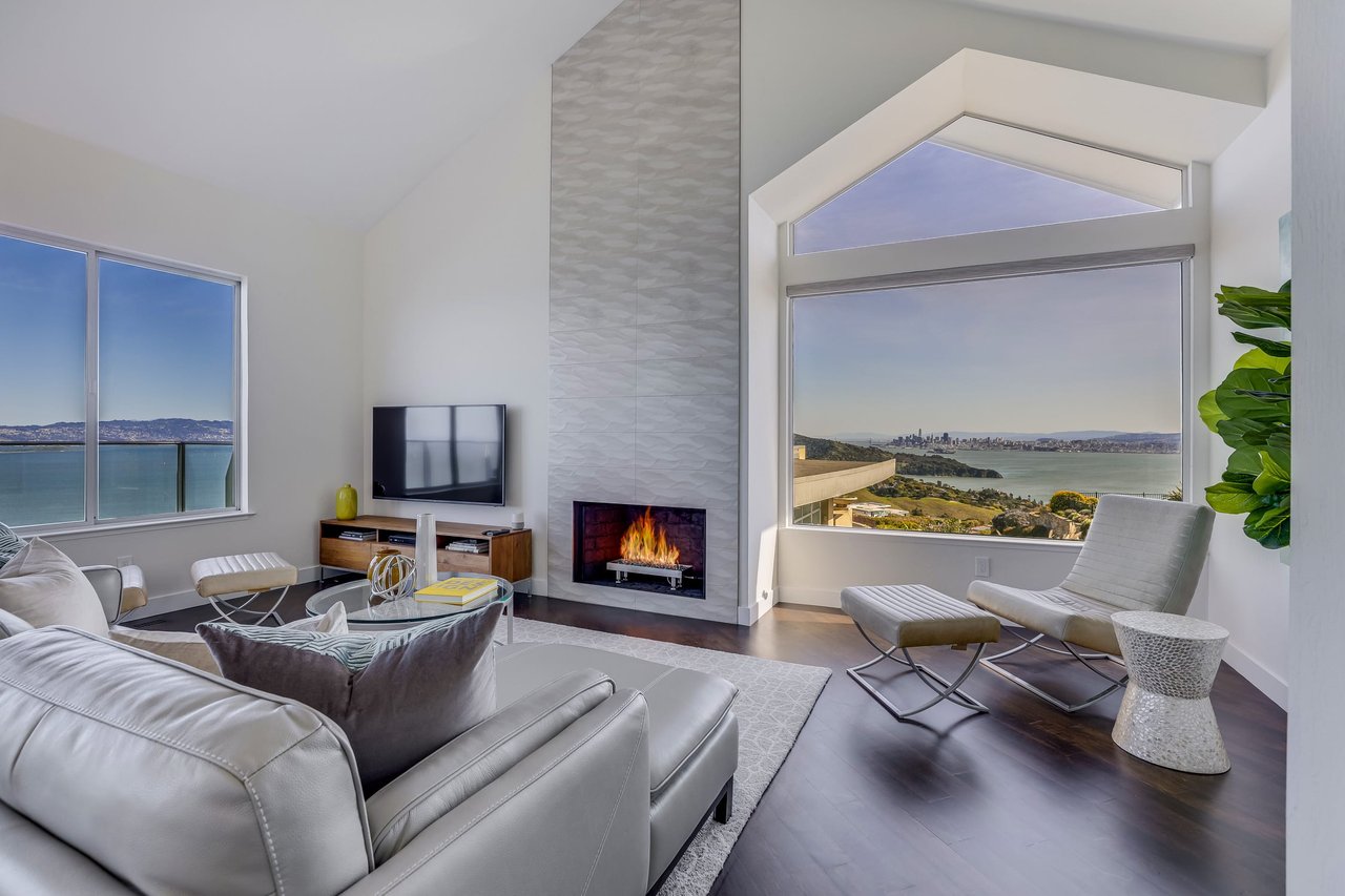Spectacular Contemporary View Residence 