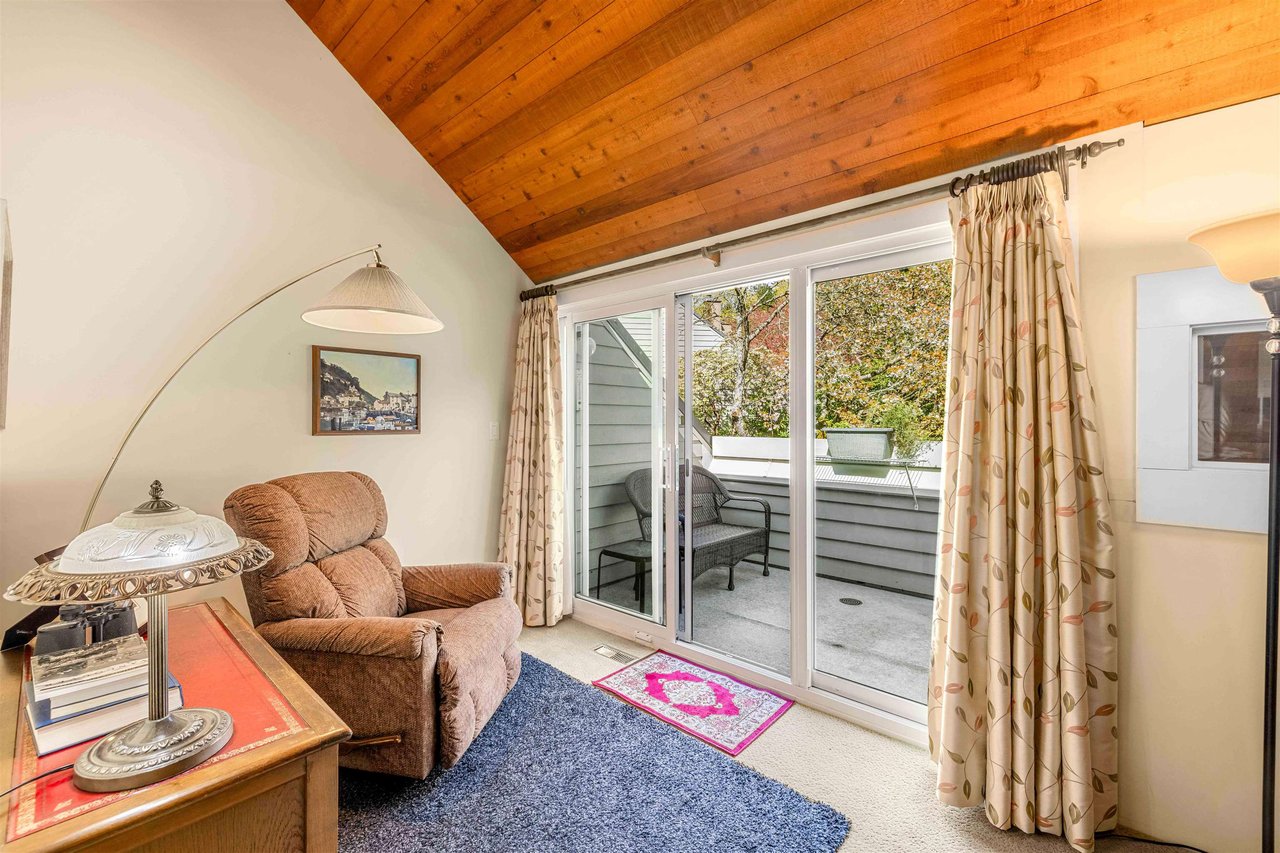 7-4957 Marine Dr
