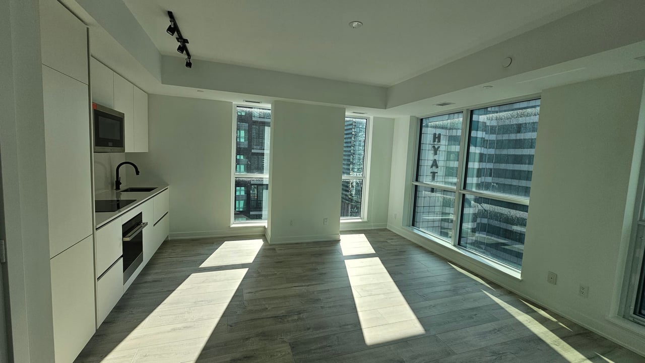 327 King St W, Unit 1806