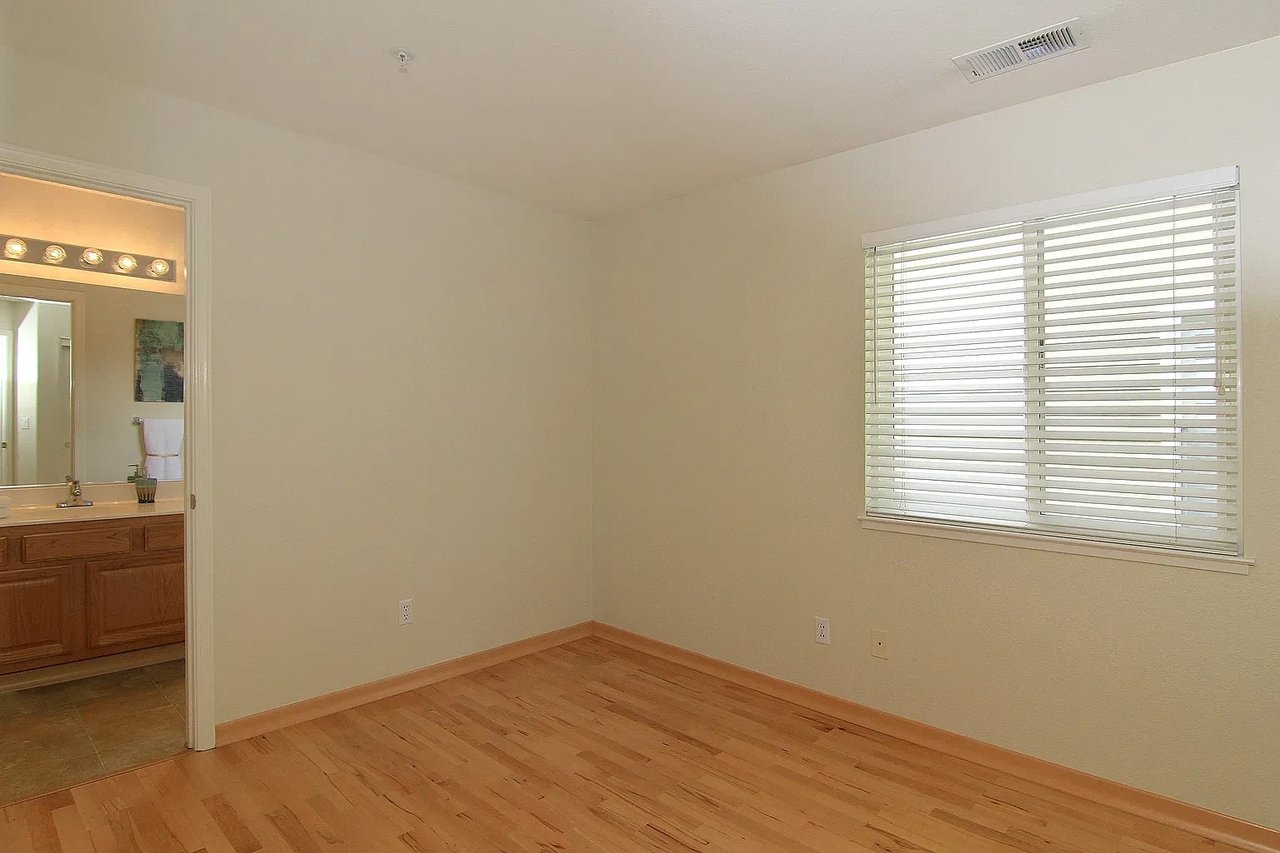 905 Coast Range Dr