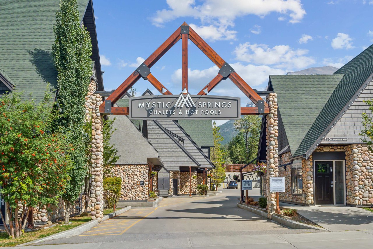 140 Kananaskis Way Unit: 105