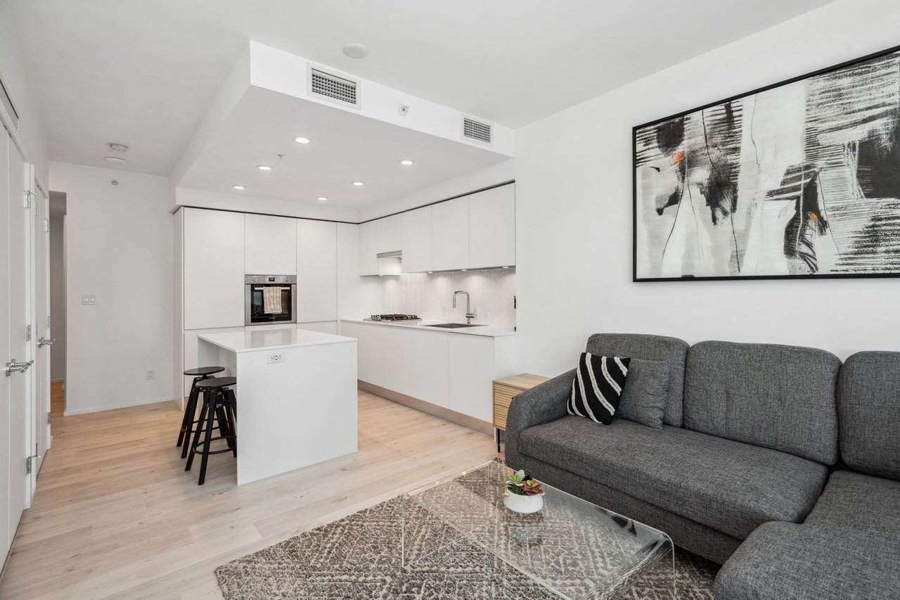 2006-3809 Evergreen Pl