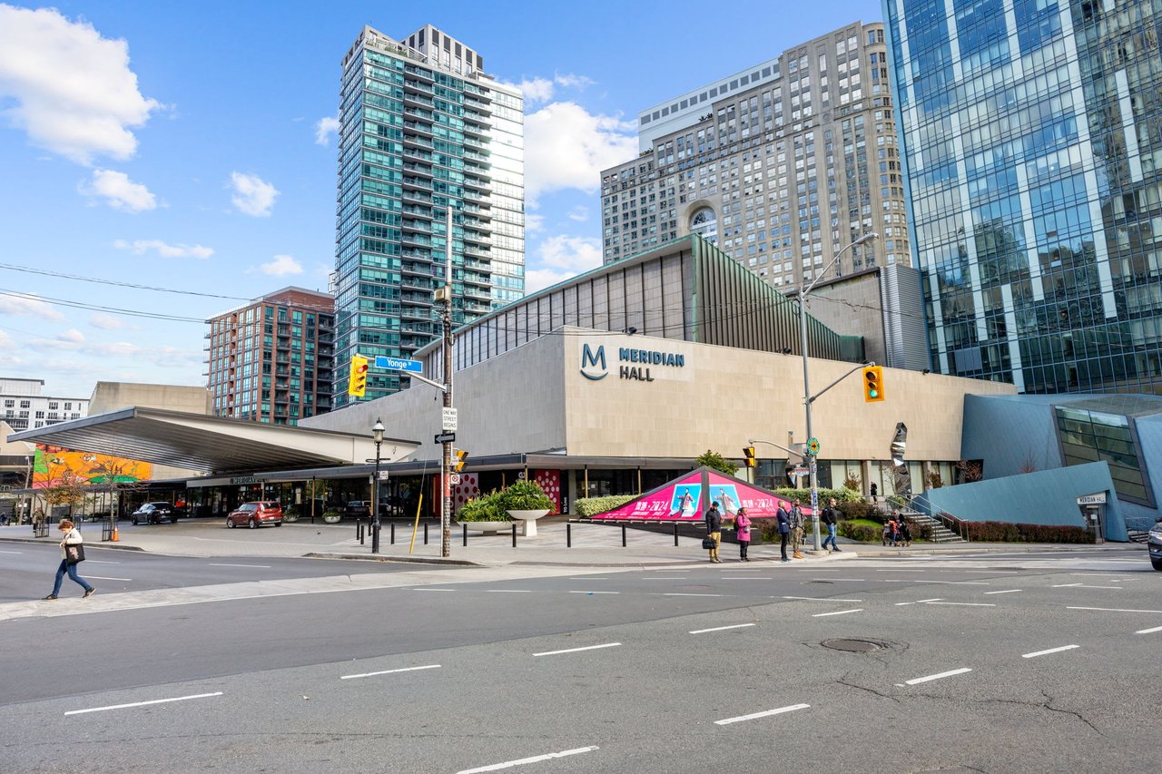 STUNNING PENTHOUSE IN ST. LAWRENCE MARKET AREA