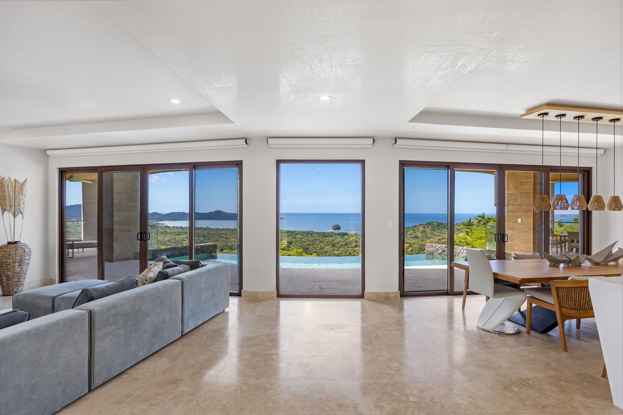 Contemporary Infinity Pool Villa, Flamingo, Guanacaste
