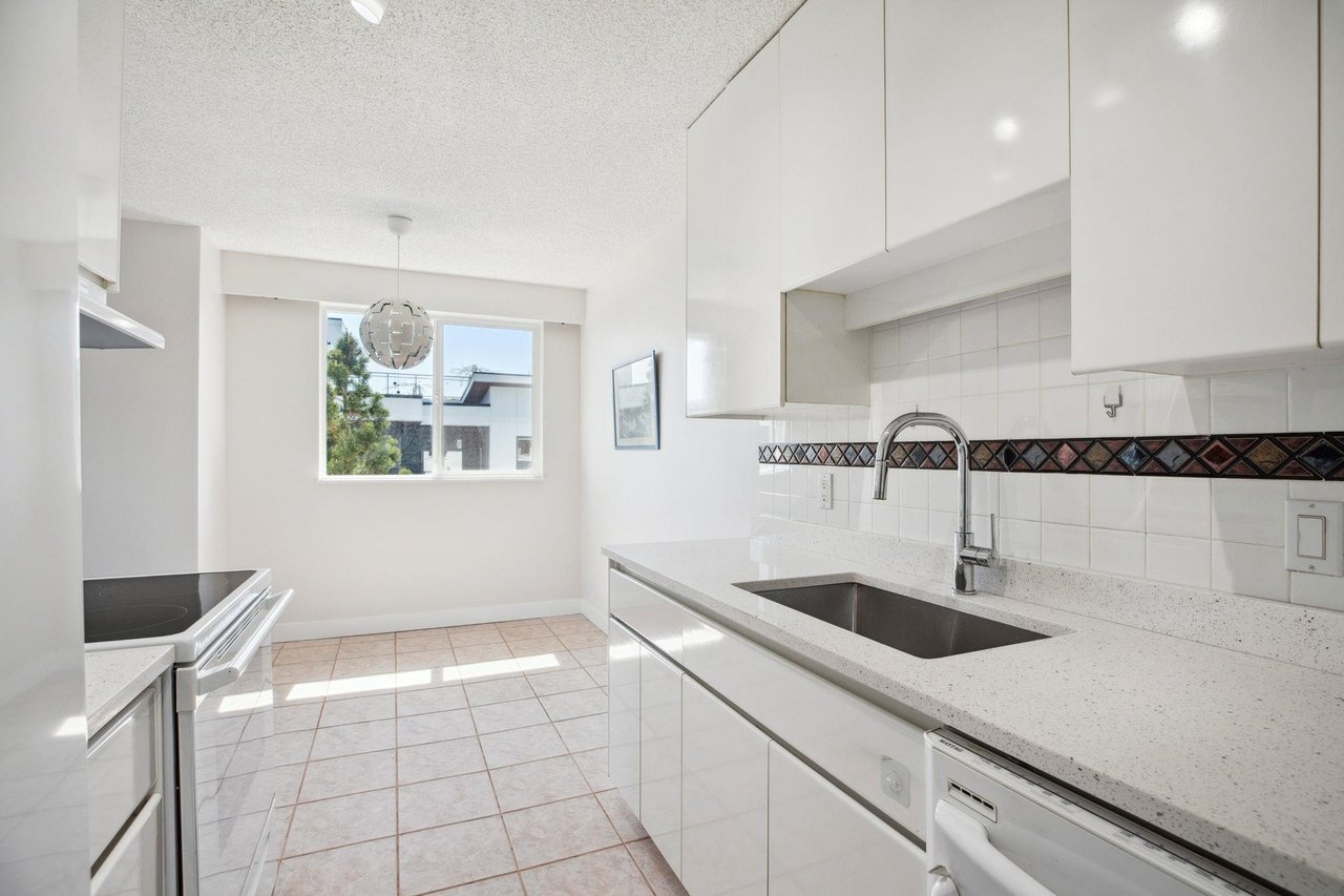 205-371 Ellesmere Avenue, Burnaby
