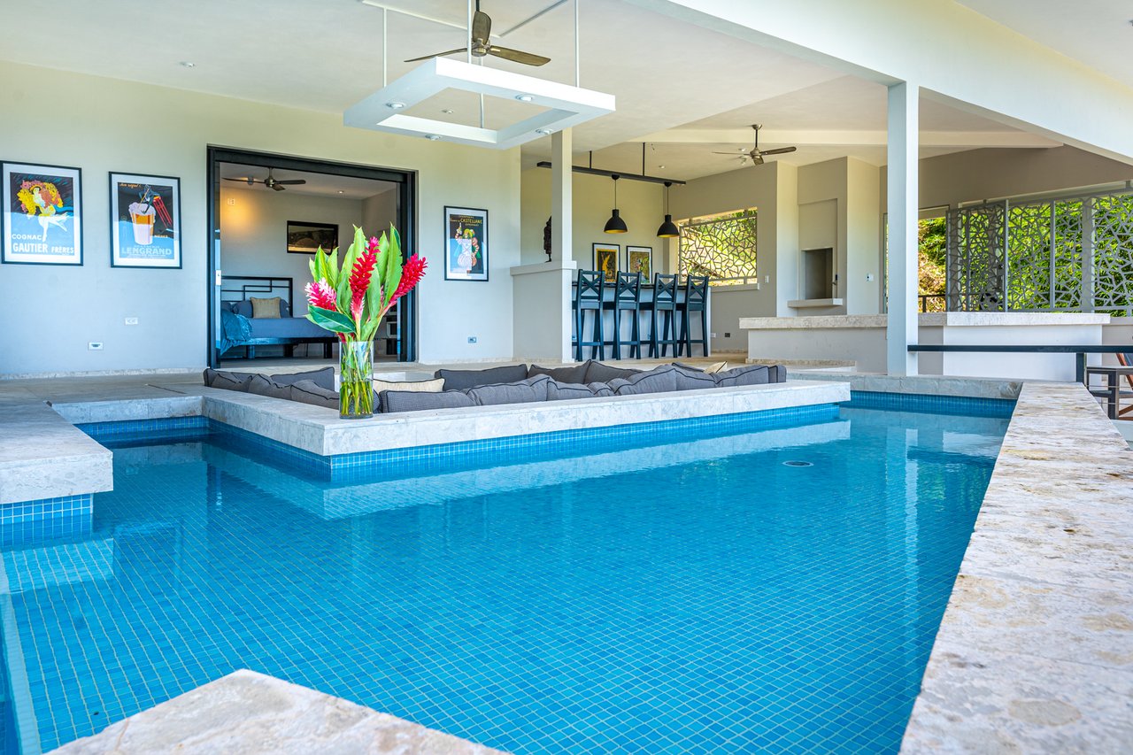 Hilltop Villa with Infinity Pool, Uvita, Puntarenas