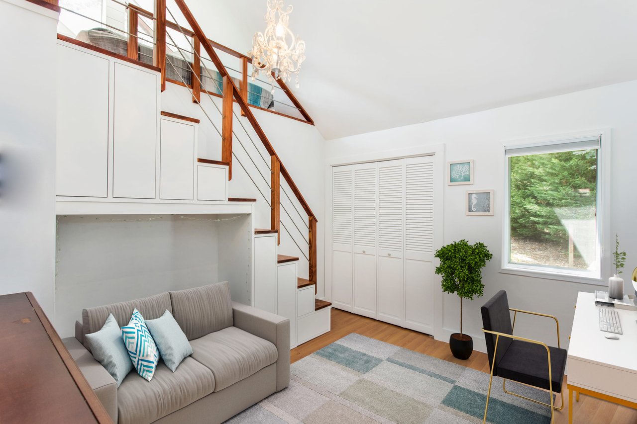 105 East Ct