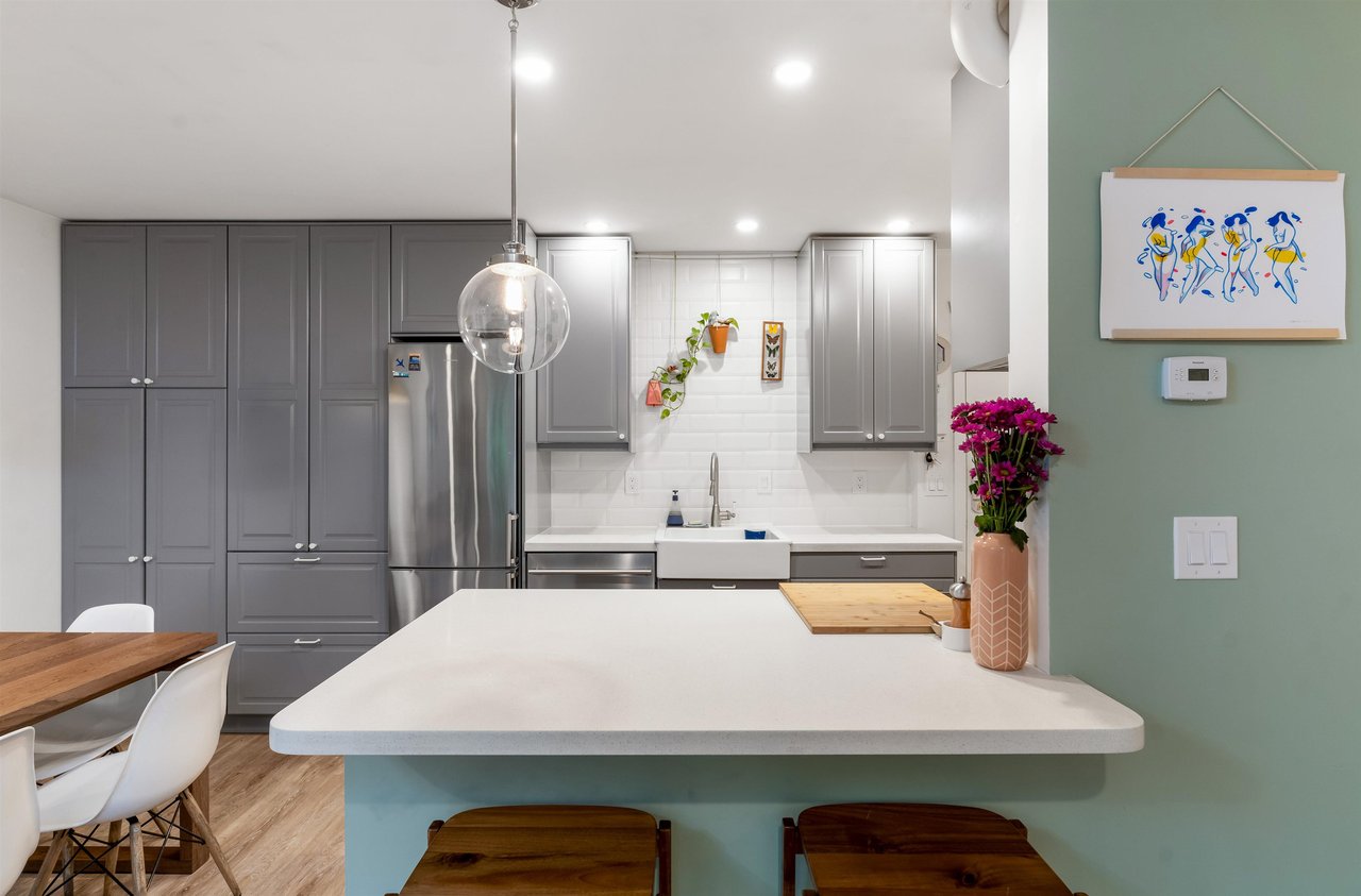 207-1066 E 8th Ave