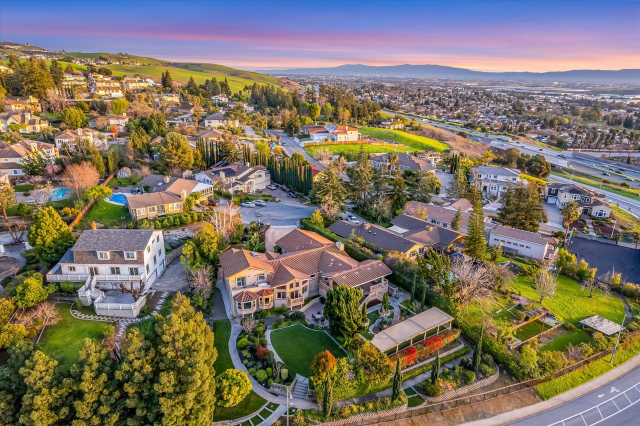 Spectacular Weibel  Residence in Fremont