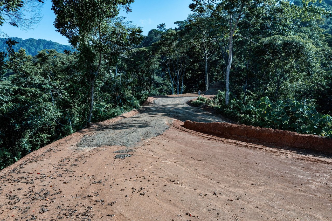 Unique Ocean View Property 7 minutes to Dominical Beach