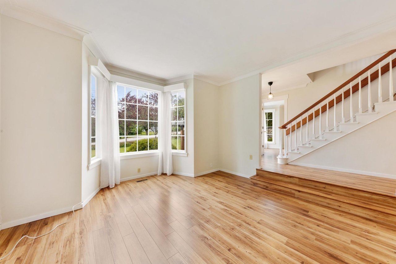 2050 Westdean Cres Cres