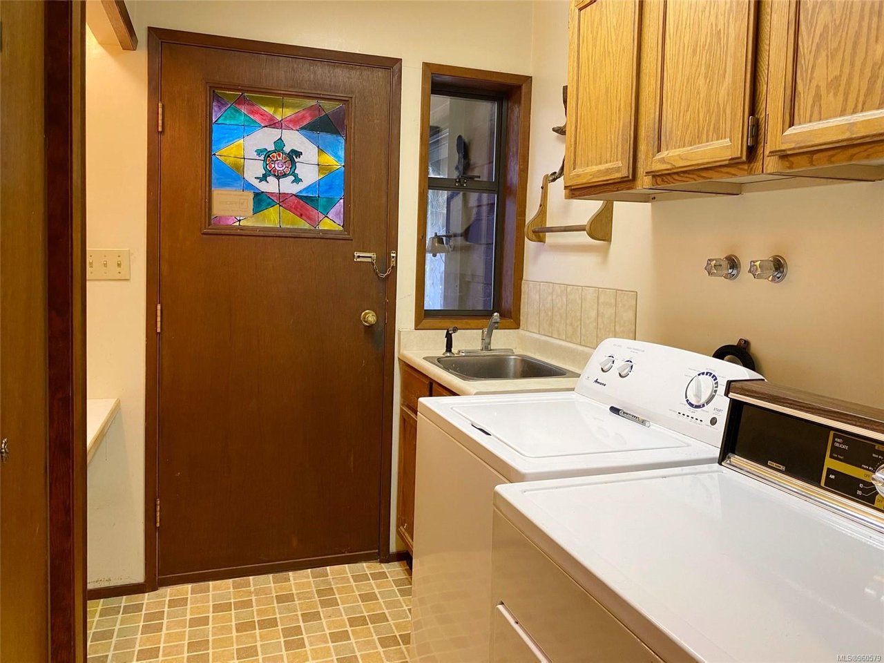 221 Wilkie Wy
