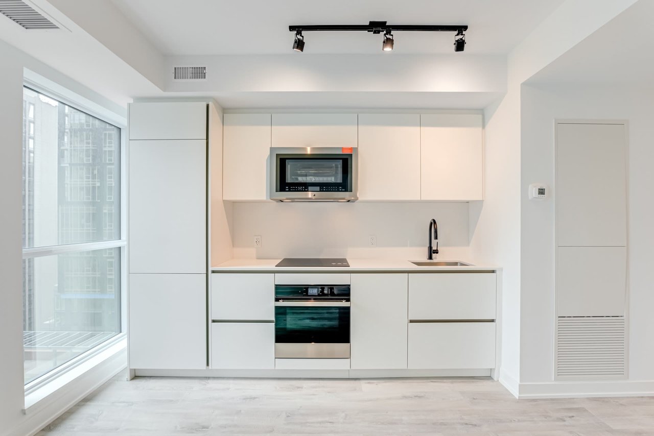 327 King St W Unit: 1101