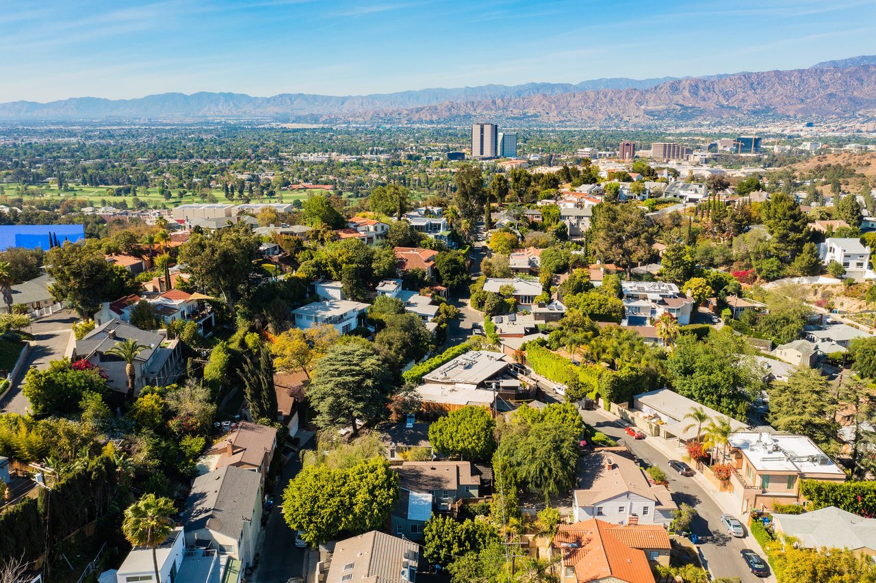 Hooray for the Hollywood Manor - sold $200K over asking