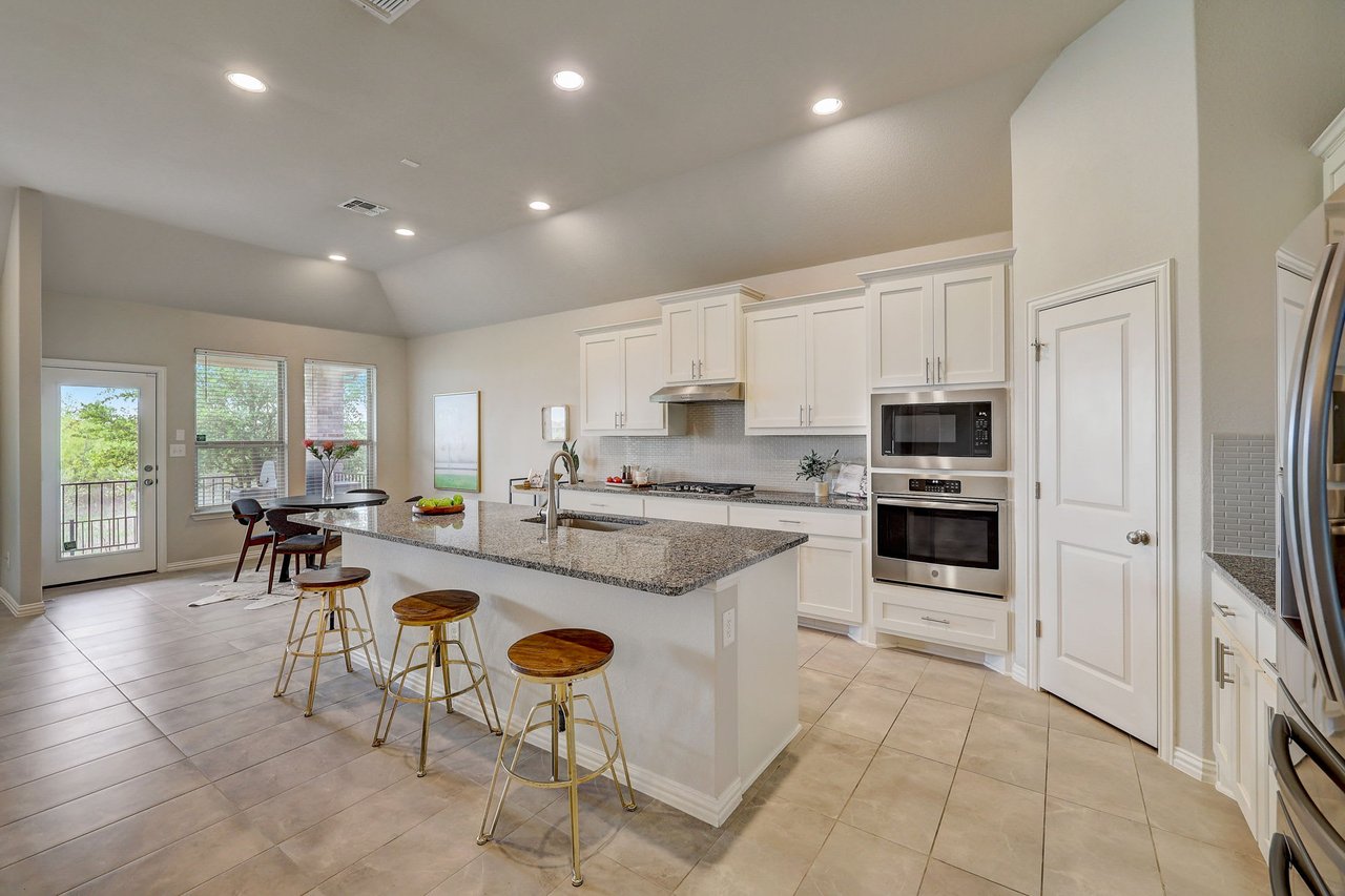 Charming single-story home in the desirable Paloma Lake in RR that backs to a greenbelt!