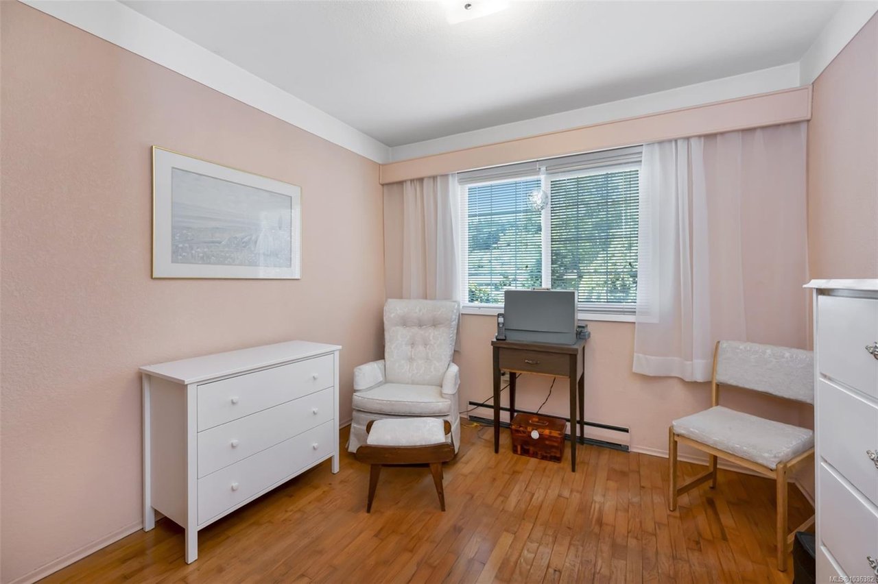 989 Abbey Rd, Saanich