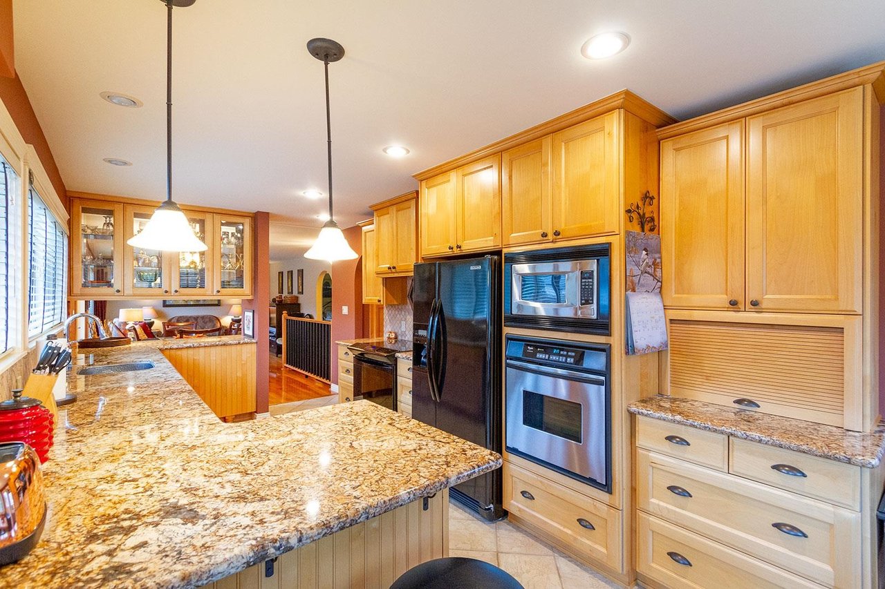 1485 Maple Cres
