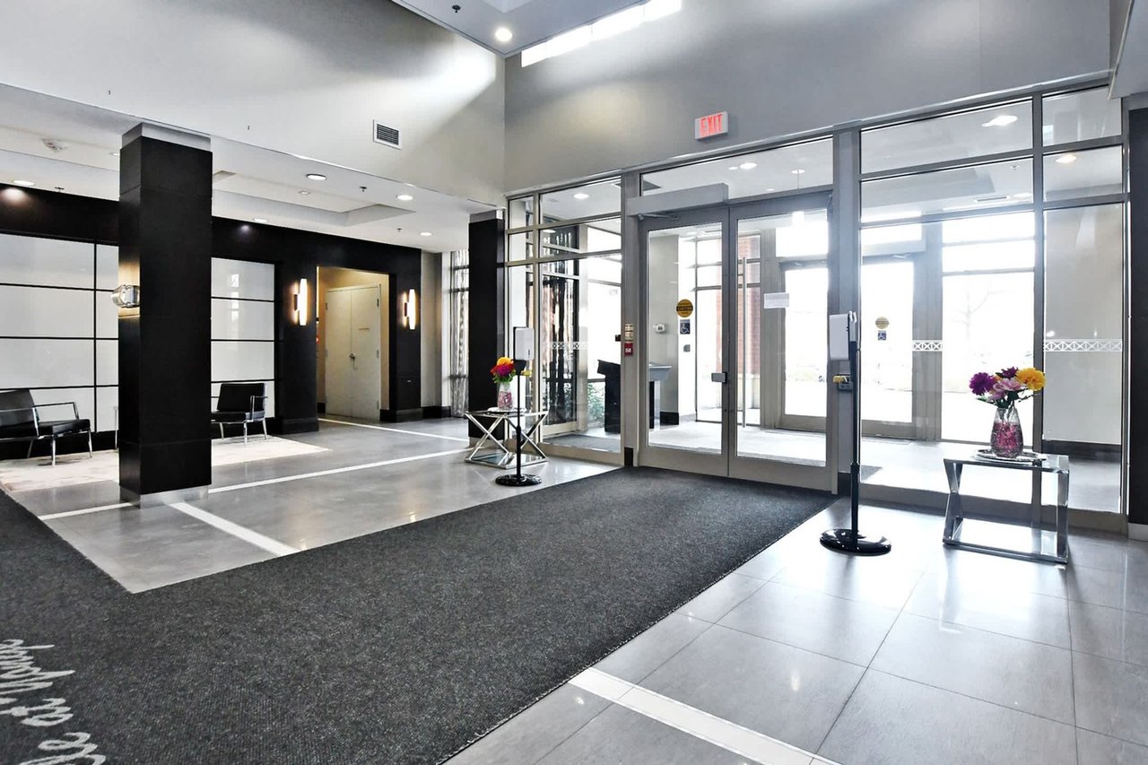 75 King William Cres Unit: LPH13