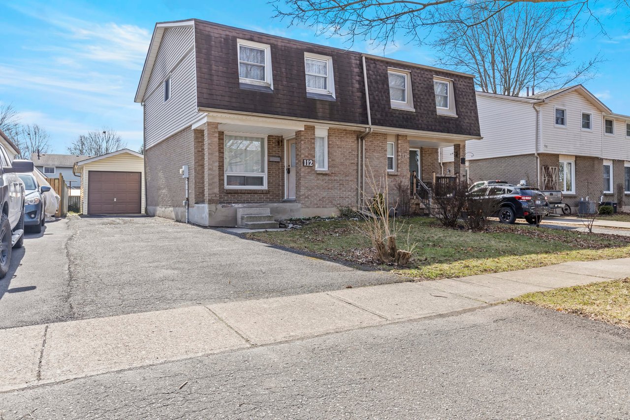 112 Graystone Cres