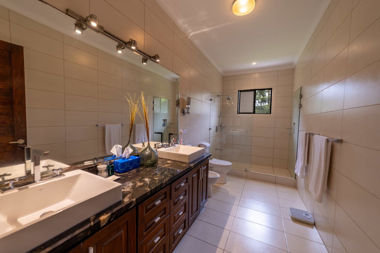 City Family Home, Escazu, San Jose