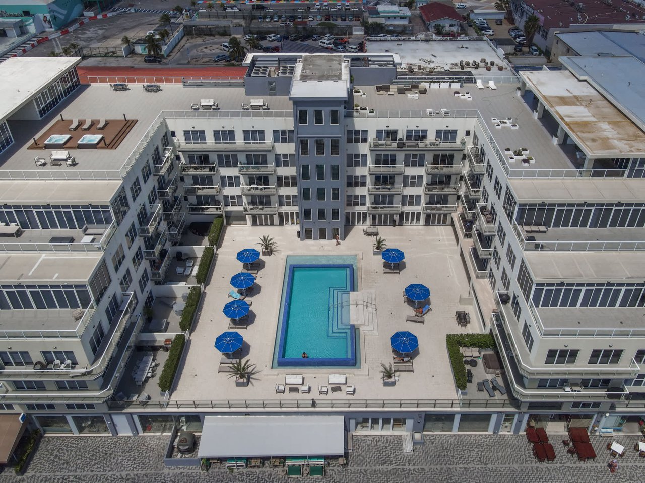 Harbour House 602 S