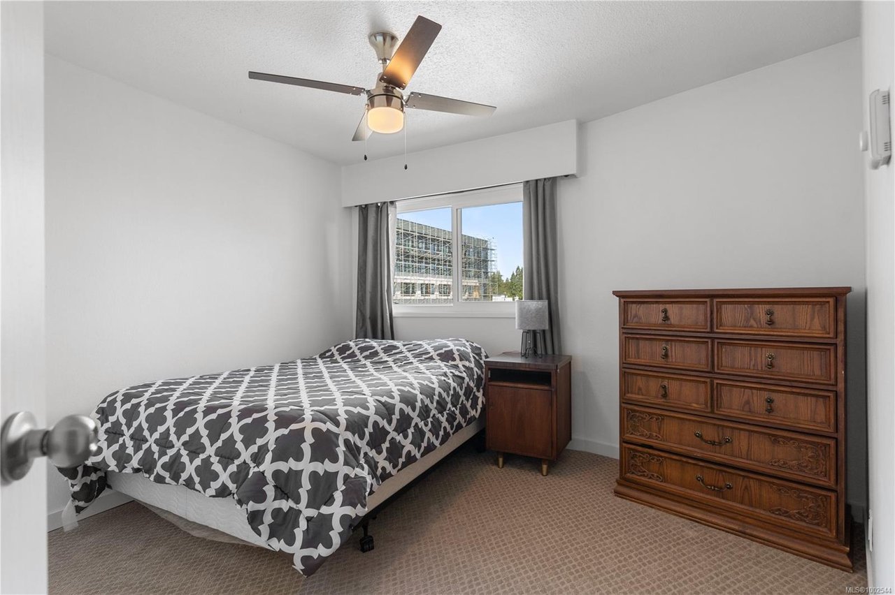 303-848 Esquimalt Rd, Esquimalt
