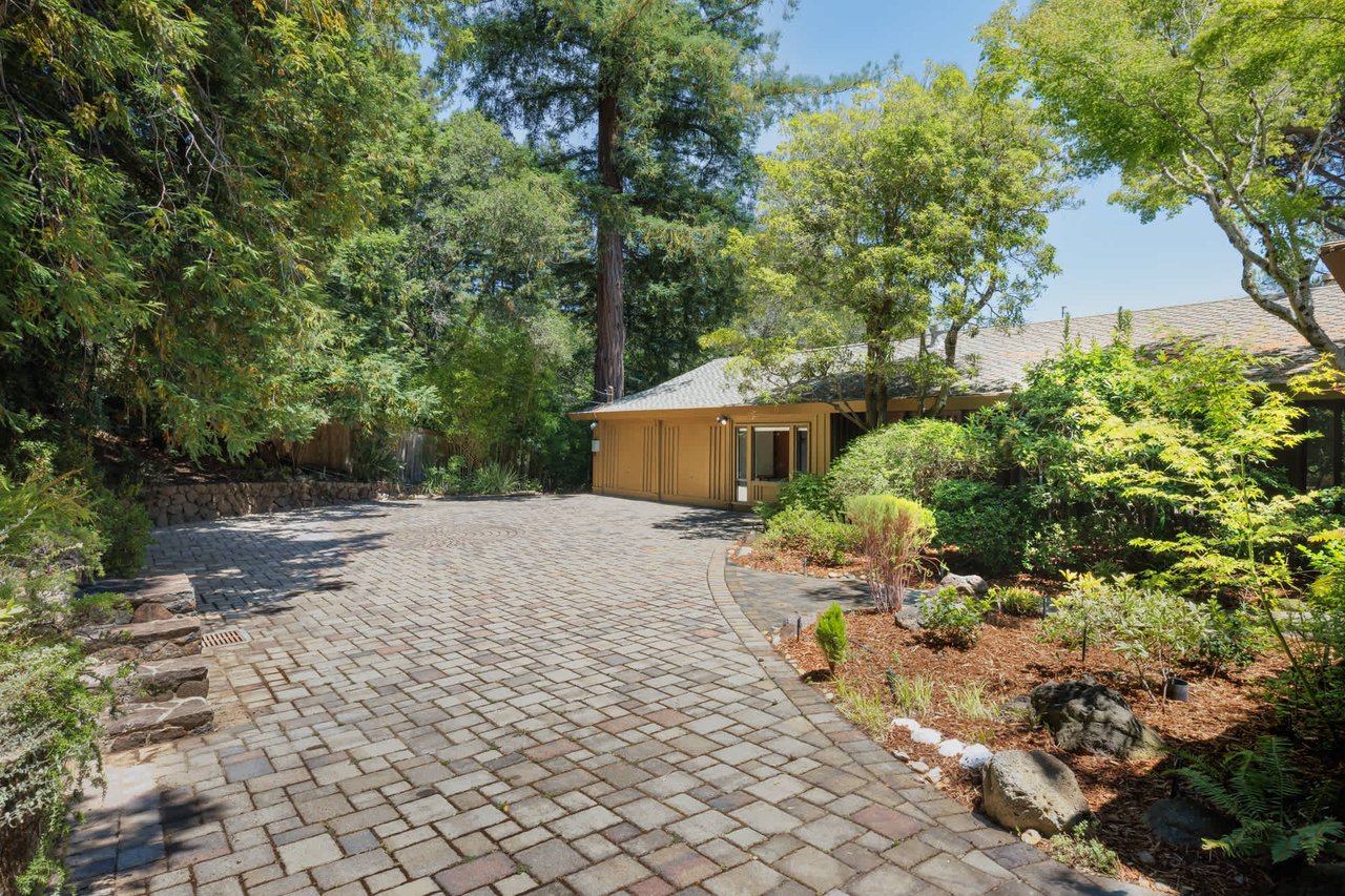 Kent Woodlands Mid Century Retreat
