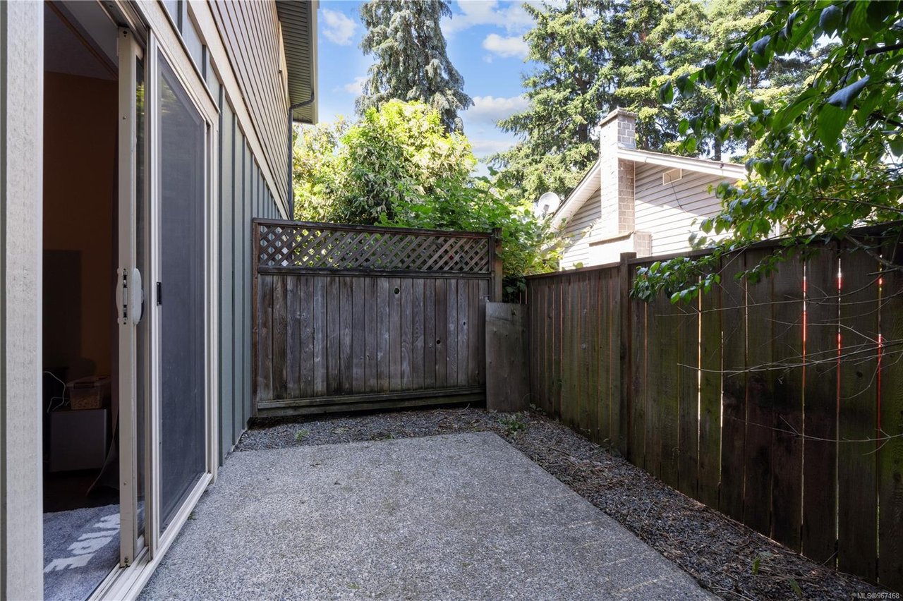 102-2920 Phipps Rd, Langford