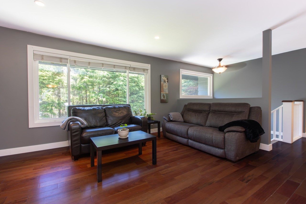 40537 N Highlands Wy