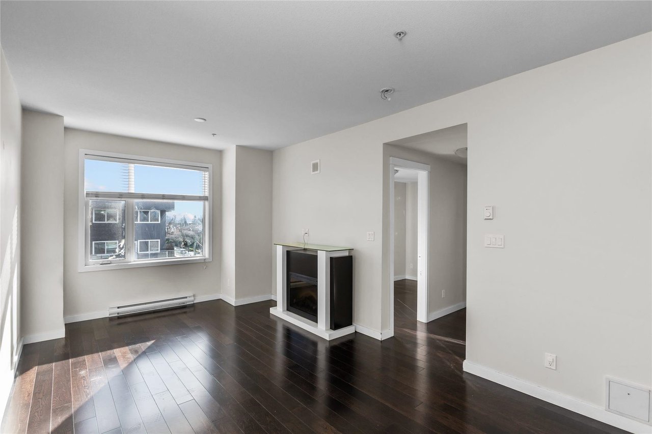 305-7777 Royal Oak Ave