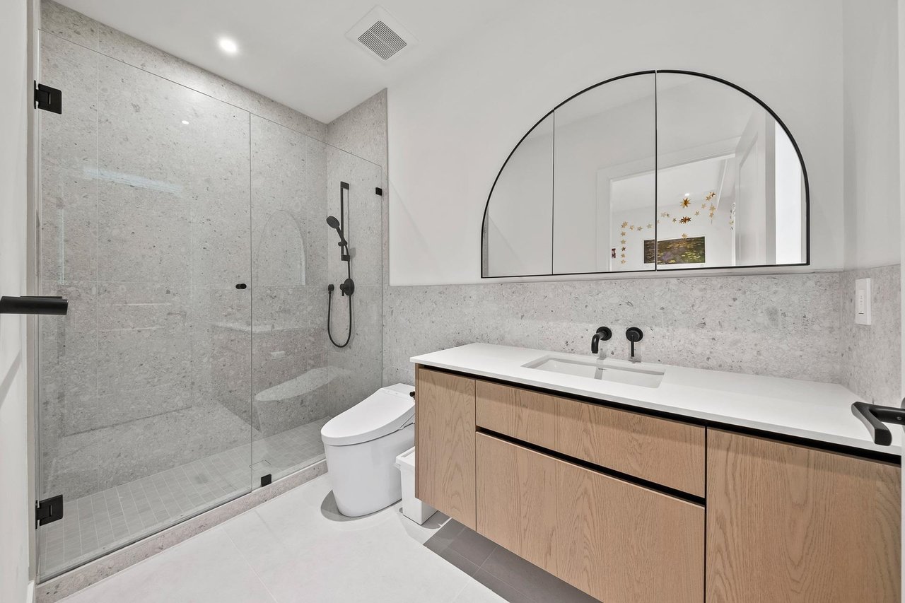 3227 W 35th Ave